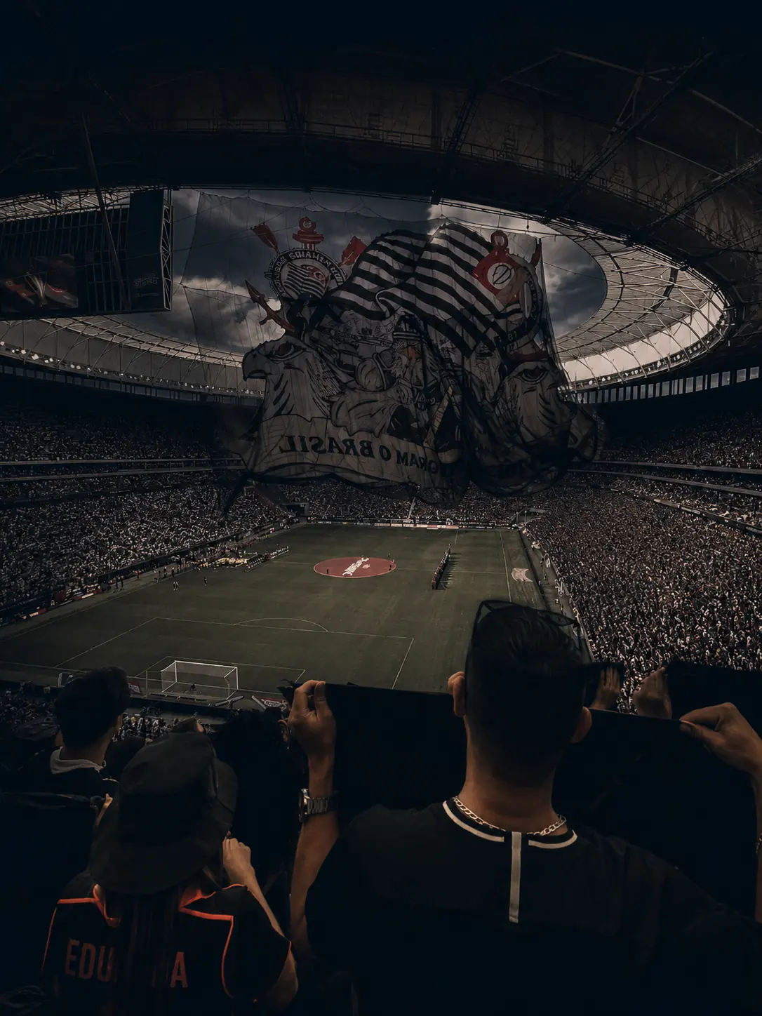 Mosaico da torcida tomando a arquibancada do Estádio Mané Garrincha, em Brasília