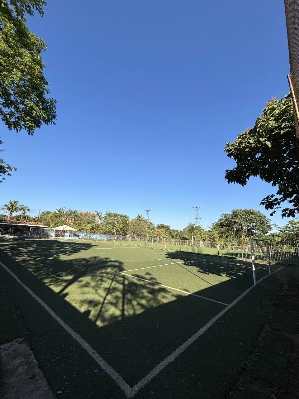 Vista ampla do campo onde acontecem as atividades do Projeto Roma